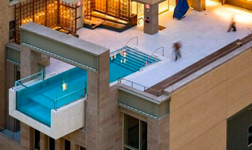 Hotellet The Joule i Dallas ha ren bra utsikt från sin pool. Hotellet The Joule i Dallas ha ren bra utsikt från sin pool.